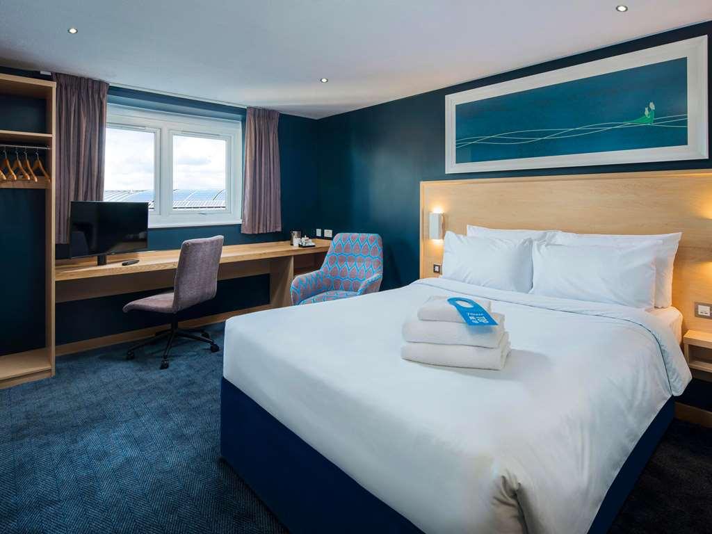 Travelodge Cheltenham Szoba fotó