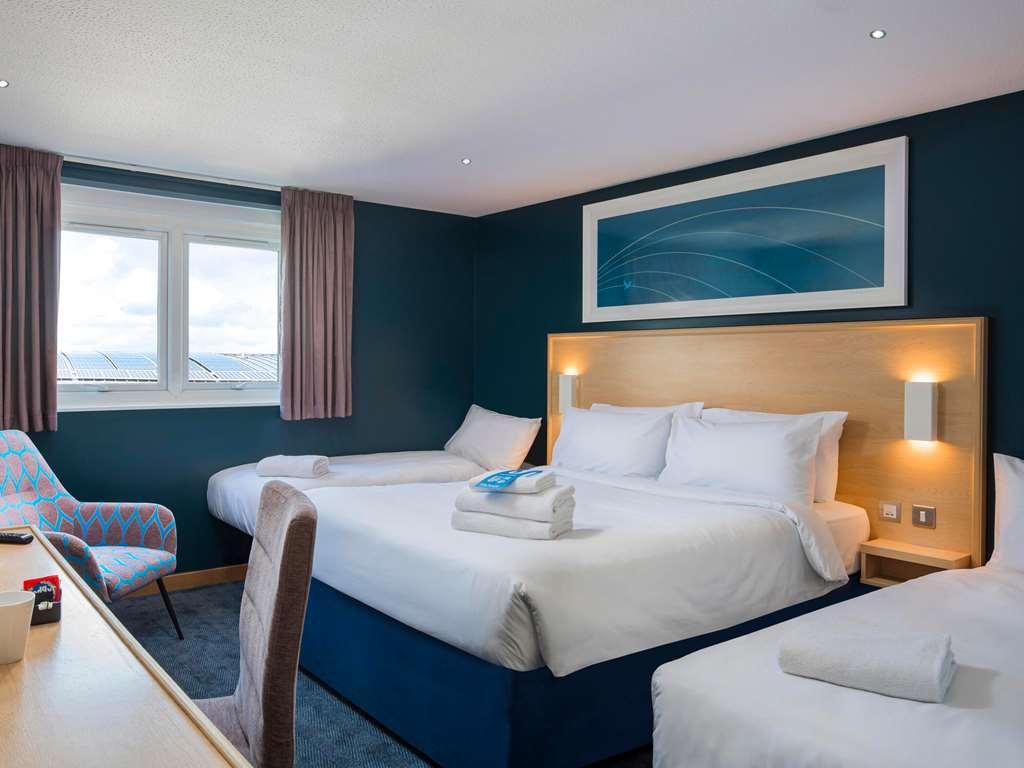 Travelodge Cheltenham Szoba fotó