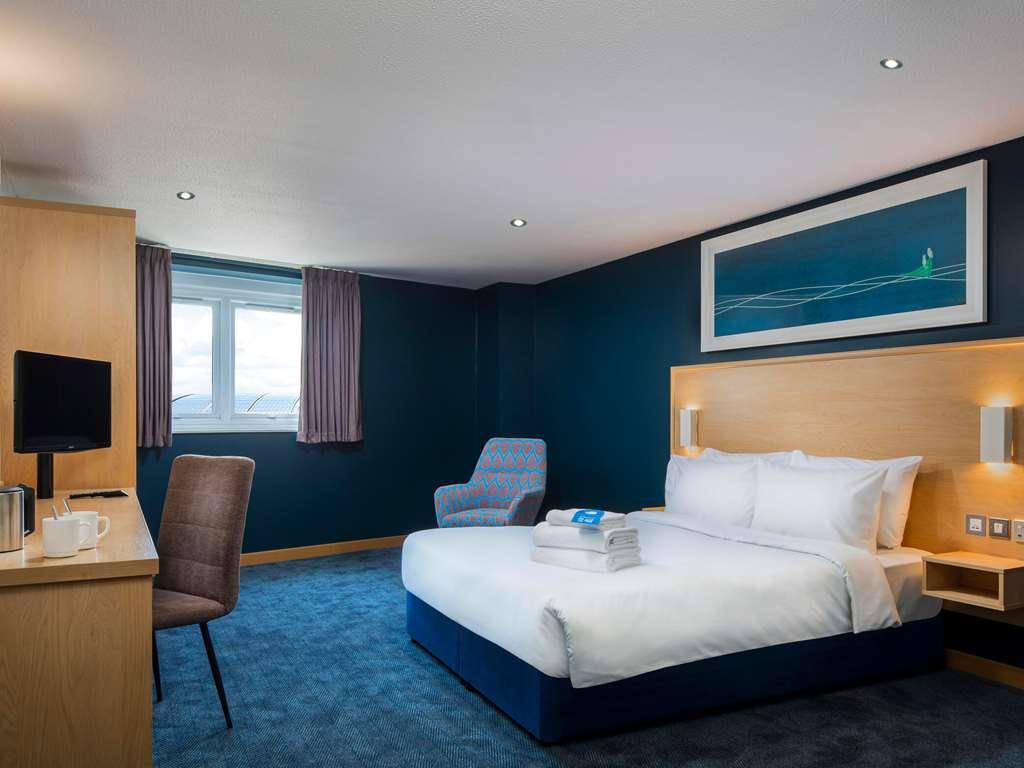 Travelodge Cheltenham Szoba fotó