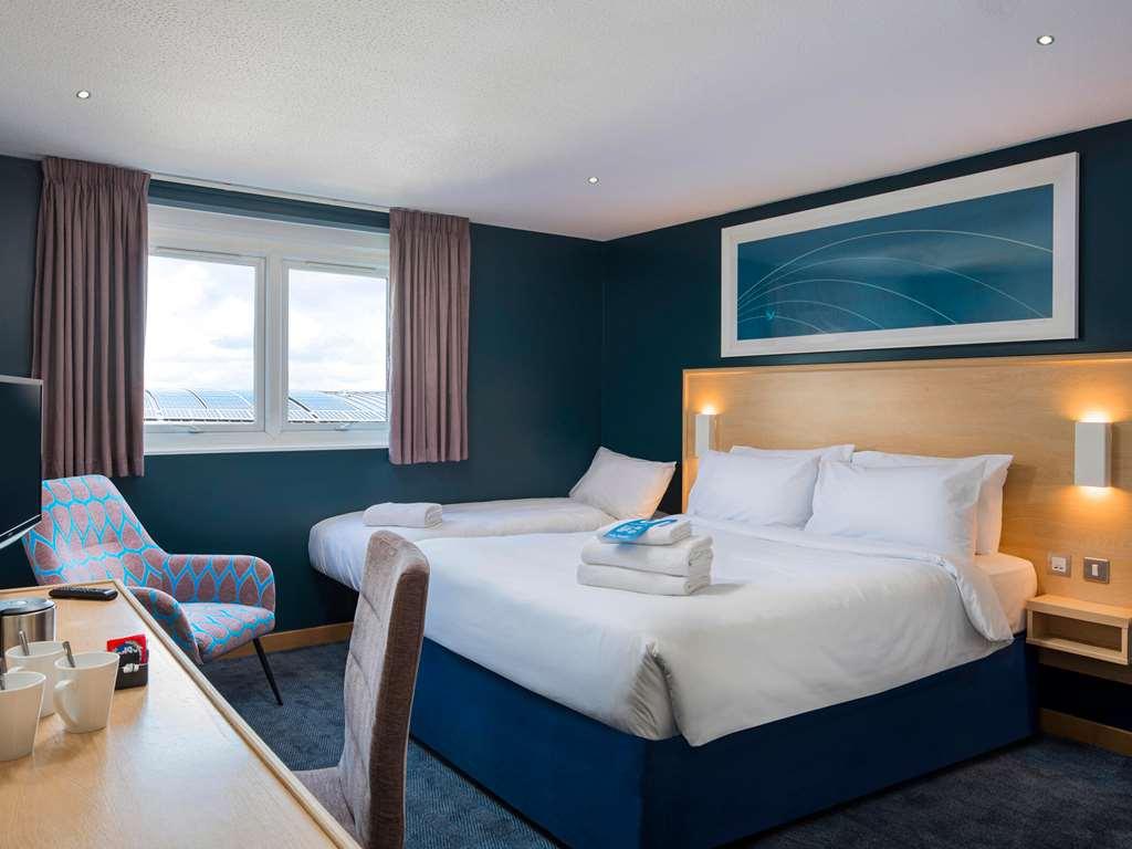 Travelodge Cheltenham Szoba fotó