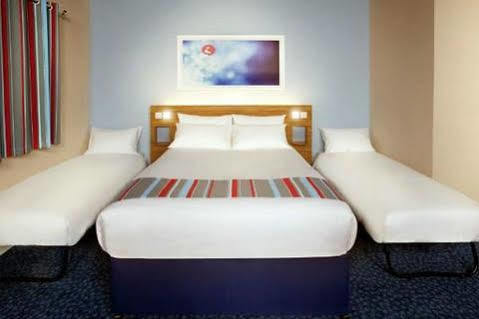 Travelodge Cheltenham Kültér fotó