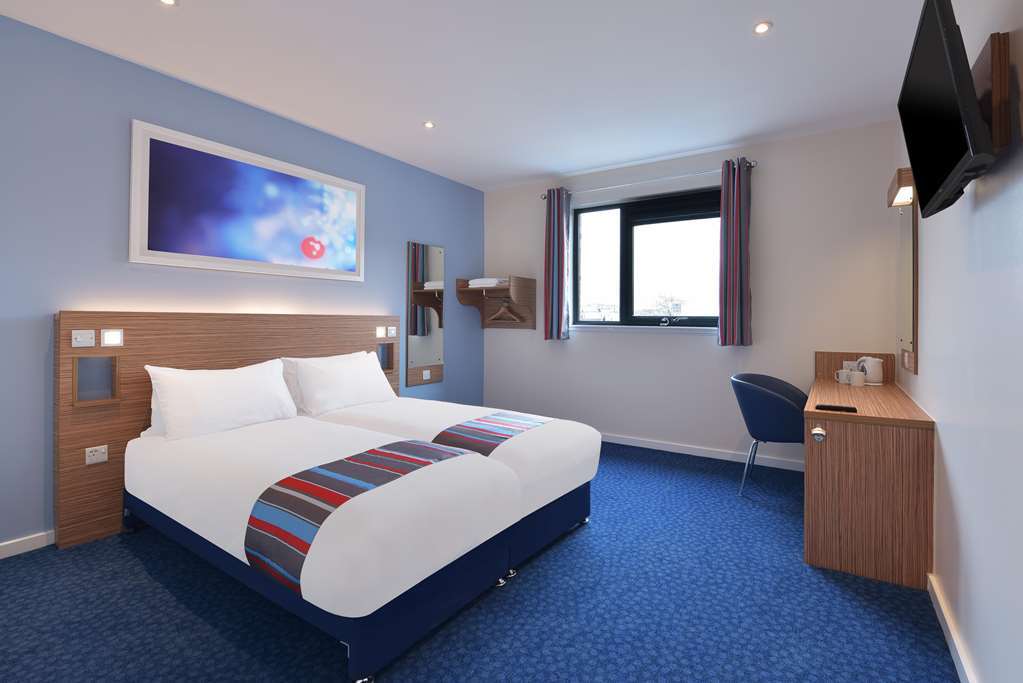 Travelodge Cheltenham Szoba fotó