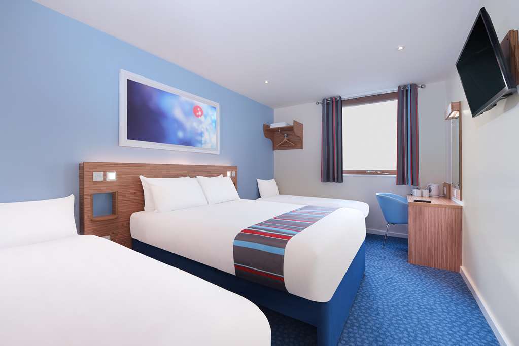 Travelodge Cheltenham Szoba fotó