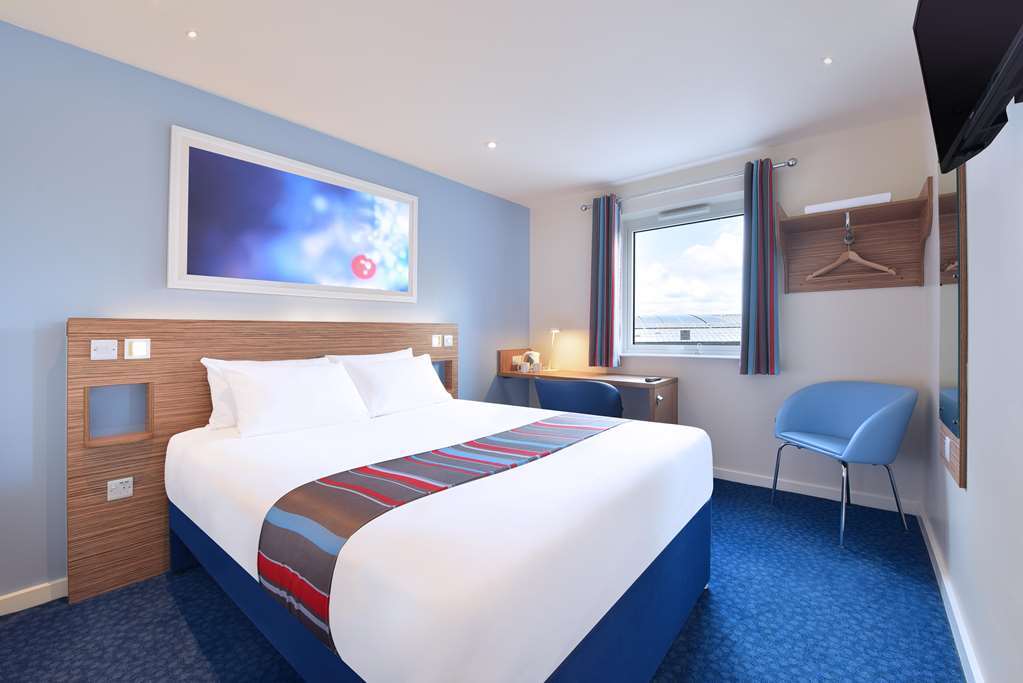 Travelodge Cheltenham Szoba fotó